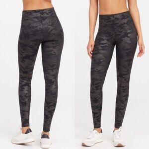 NWT Spanx Faux Leather Black Camo High Rise Leggings Women’s Size Small